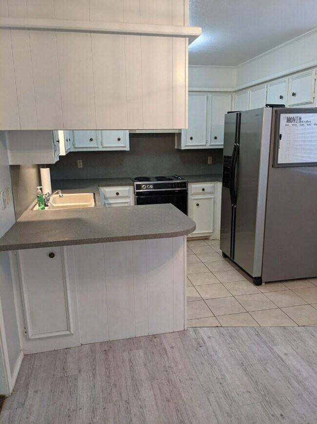 Kitchen - 5811 Emory St