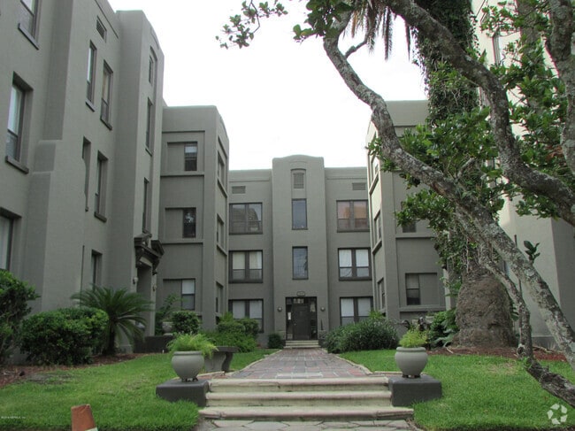 Building Photo - 2545 Oak St Unit 4 Rental