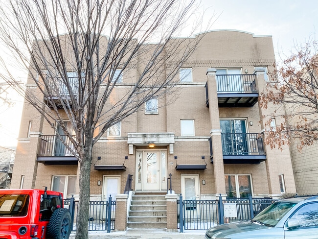 Building Photo - 914 S Racine Ave Unit 202
