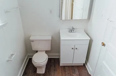 Photo - 10 W Chestnut St