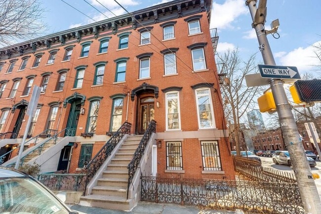 Building Photo - 306 Varick St Unit 1