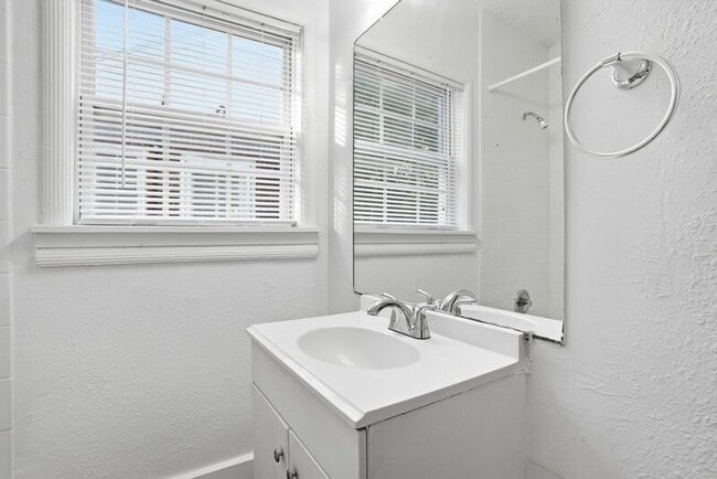 Photo - 1539 N Denver Ave