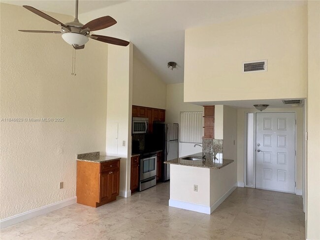 Photo - 2841 N Oakland Forest Dr Condo Unit 304