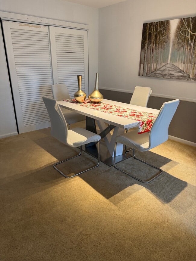 Photo - 2121 NE 68th St Unidad APT 109