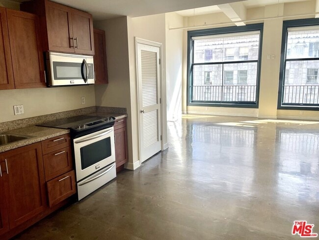 Photo - 315 W 5th St Unidad 710