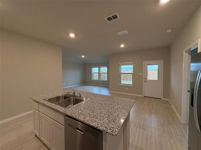 Photo - 548 Marsh St