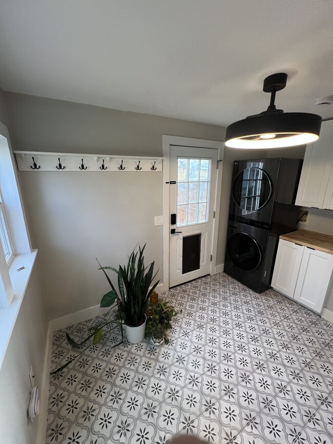 Photo - 334 W Willox Ln