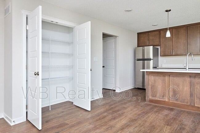 Photo - 1214 NW Yorktown Dr