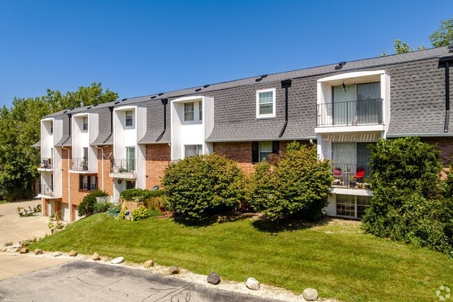 Photo - Versailles Apartments