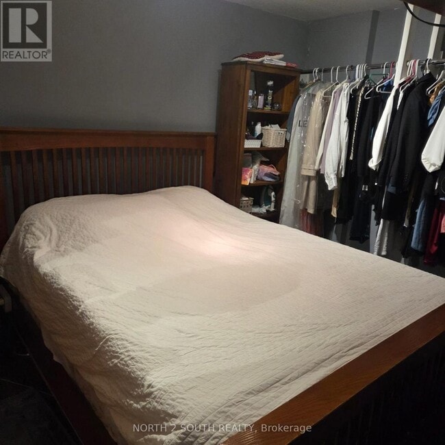 Photo - 7739 Priory Crescent