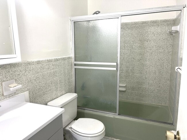 Photo - 886 NE 35th St Unit 1