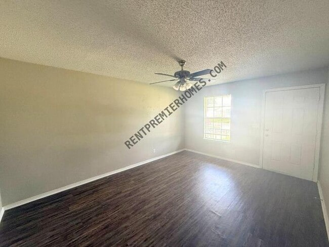 Photo - 1830 Lexington Rd