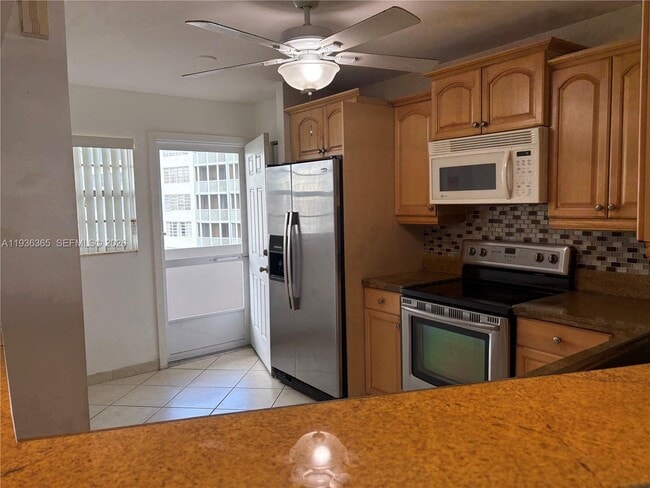 Building Photo - 1750 NE 191st St Unit 628-4