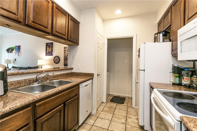 Photo - 807 W 25th St Unit 211