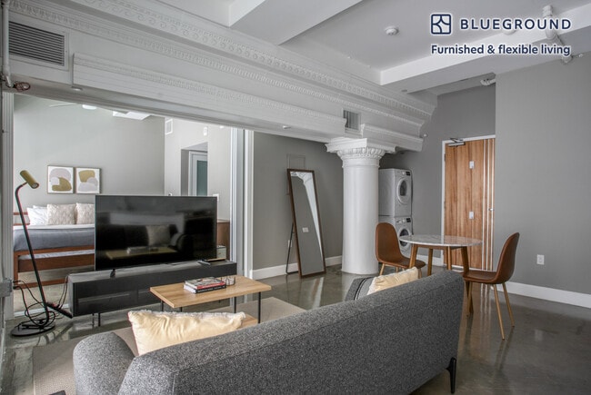 Photo - 354 S Spring St Unidad FL2-ID1205