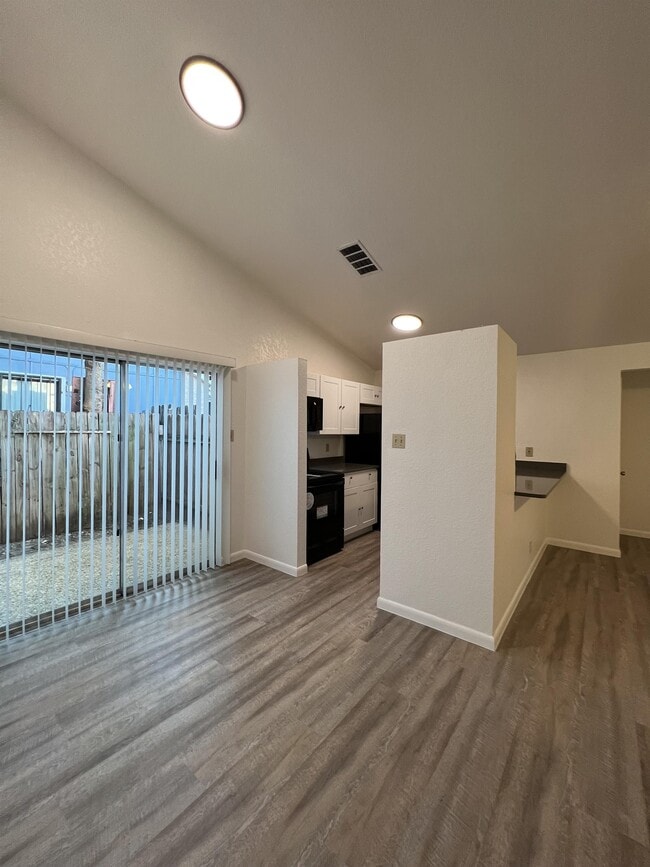 Photo - 8848 Meadow Range St