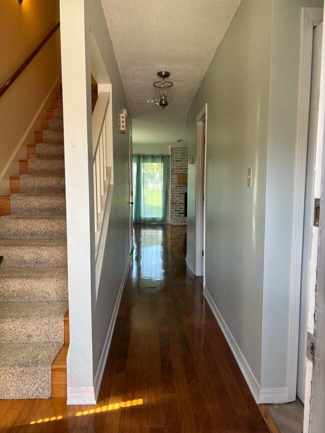 Photo - 262 Highpoint Dr