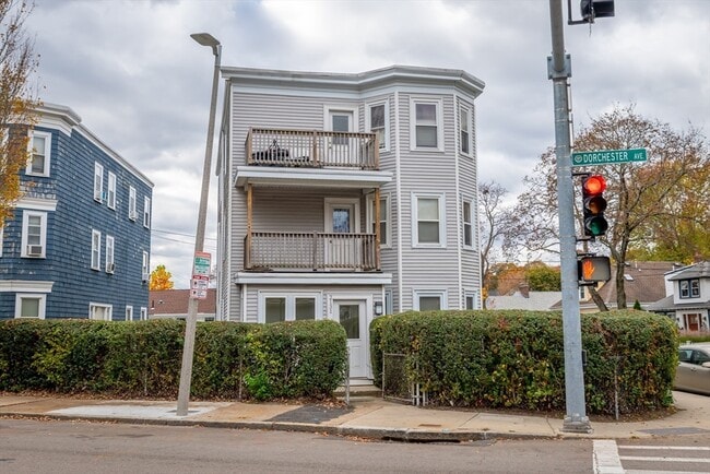 2131 Dorchester Ave