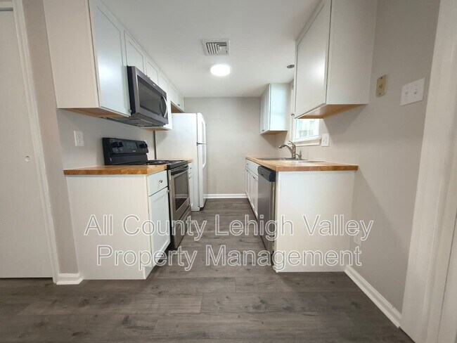 Photo - 806 S Armour St