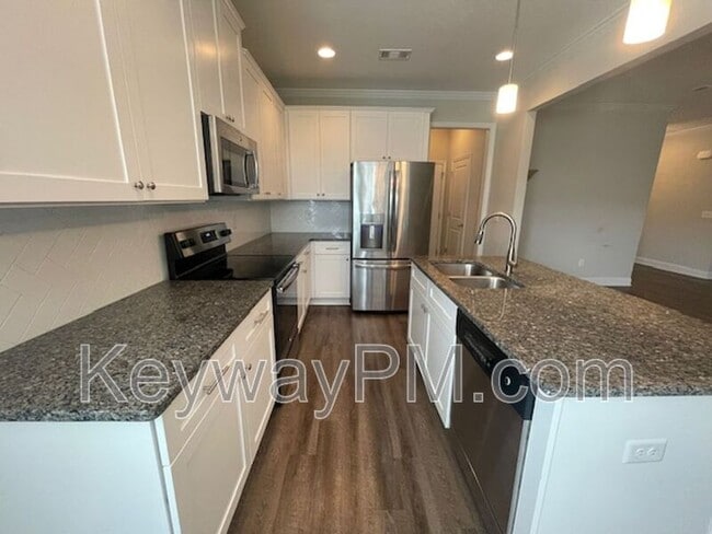 Photo - 728 Tree Top Trl