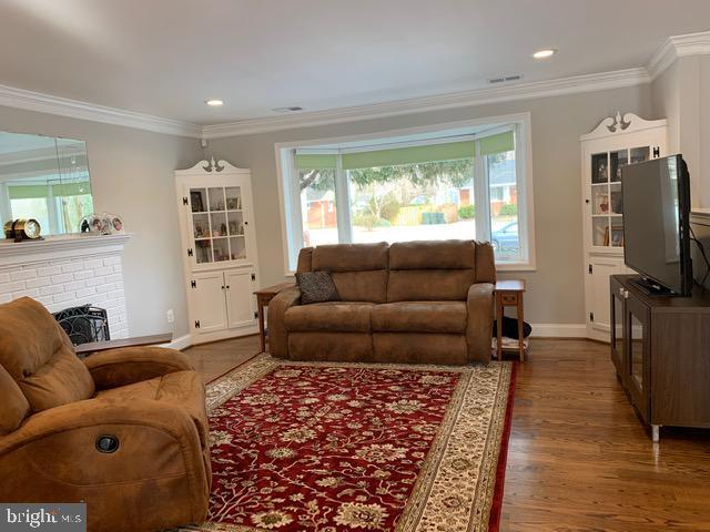 Photo - 7413 Farnum St