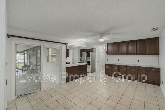 Photo - 724 Forest Glen Ct