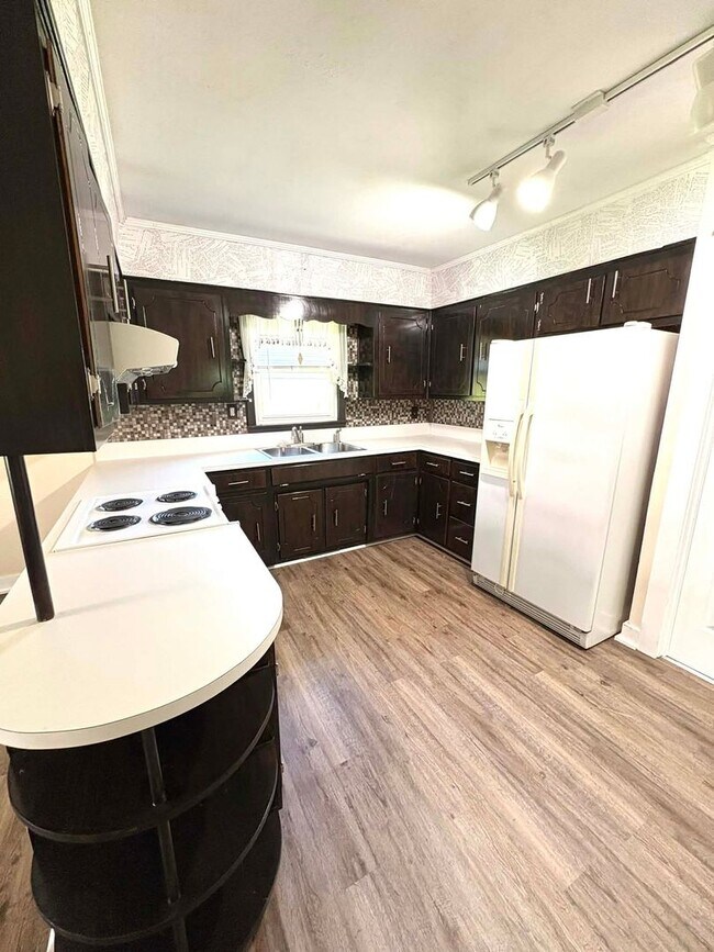 Photo - Comfortable Living and Space to Relax!