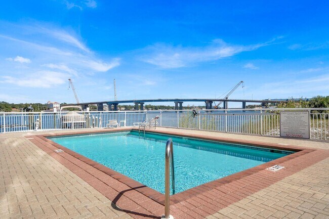 321 Bream Ave Unit 409