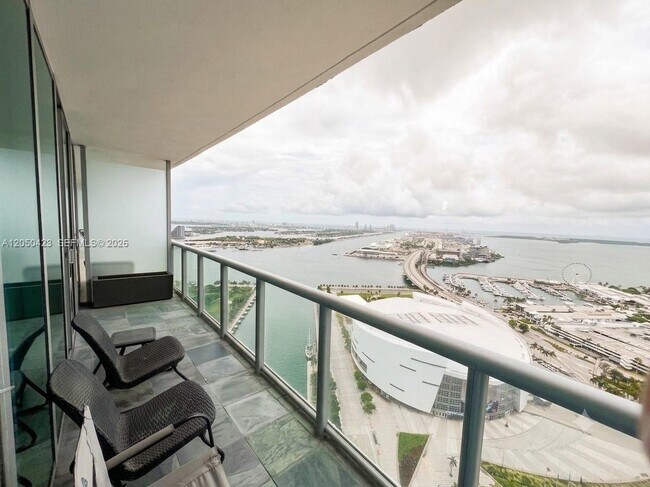 Building Photo - 888 Biscayne Blvd Unit 4005