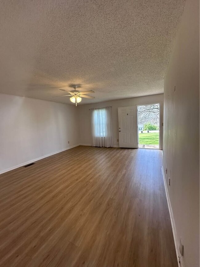 Photo - 1524 Richmond Rd Unit B