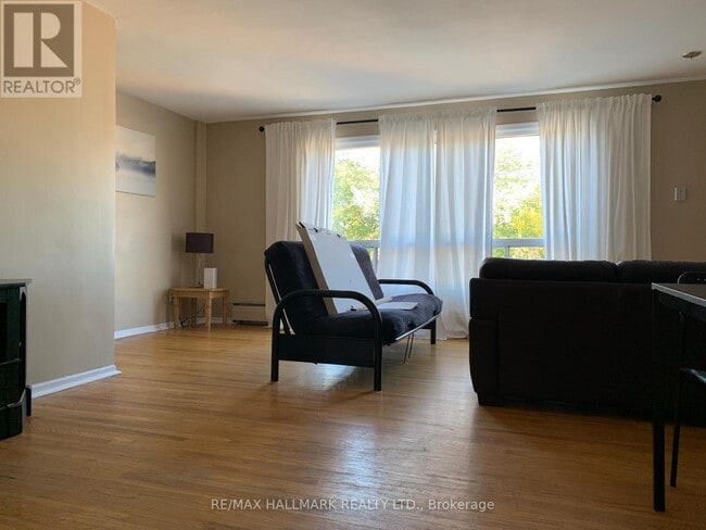 Photo - 2844 Danforth Ave