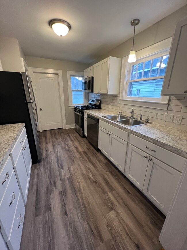 Photo - 1944 Oakwood Ave NE