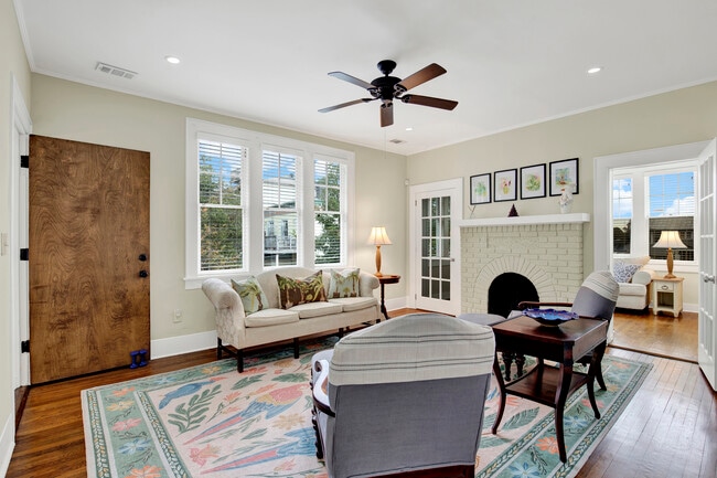 Livingroom - 309 E 34th St Unit Upper