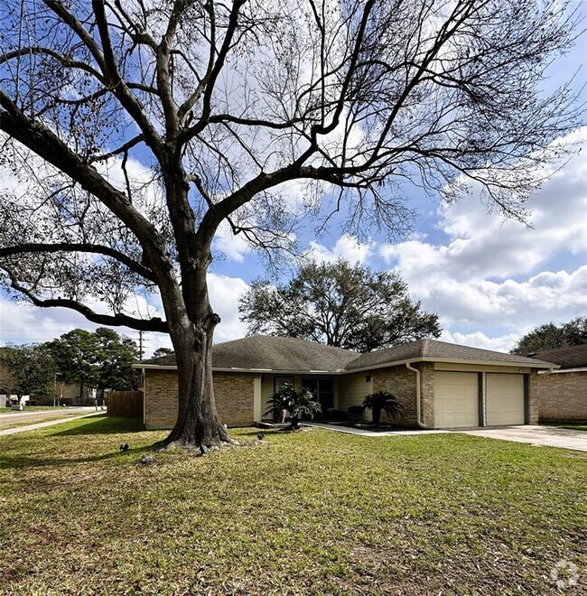 Building Photo - 21734 Castlemont Ln Rental