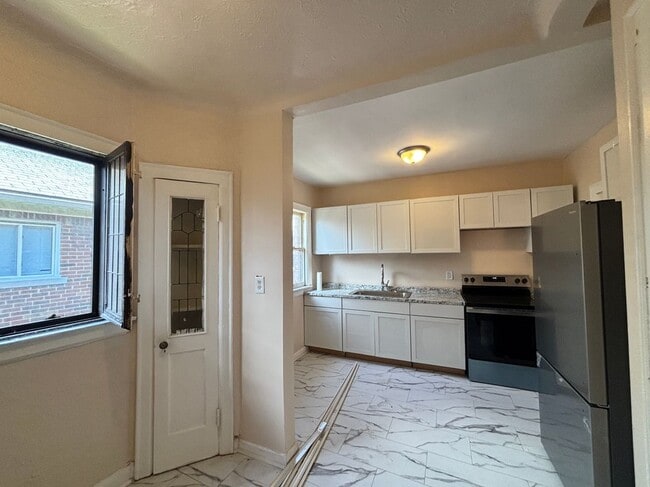 Photo - 17606 Roselawn St