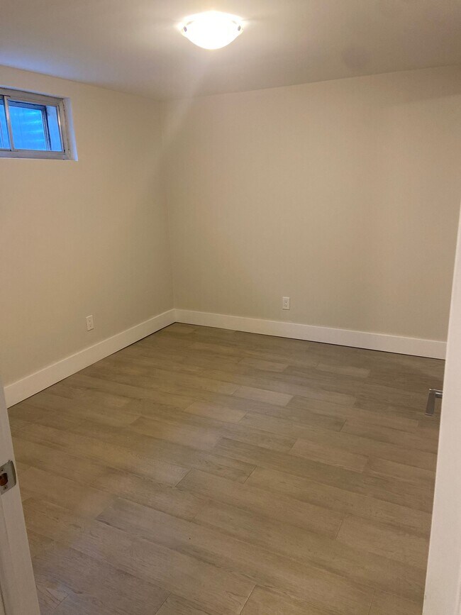 Photo - 3 Sandrift Square Unit 3 (Right Side)