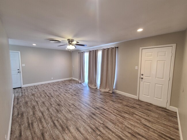 Photo - 409 E Shandon Ave