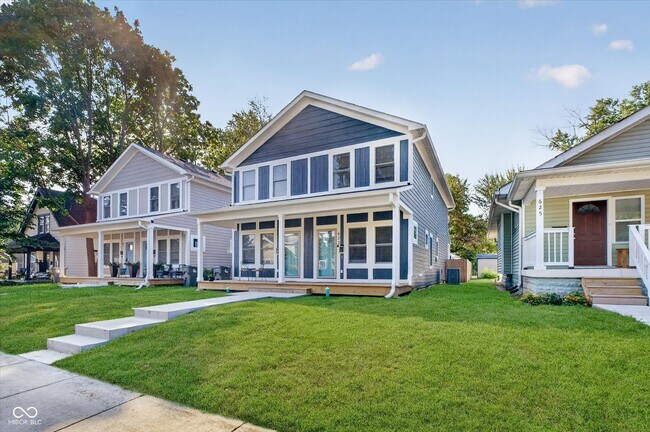 623 W 39th St