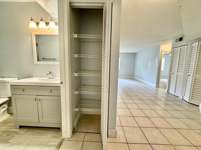 Photo - 334 SW 86th Ave Unidad 108