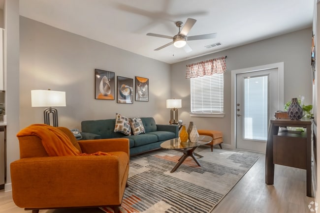 Photo - Up to 2 Months Free – Move In Today! Unidad AAE