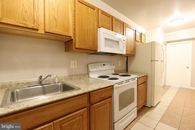 1633 E Street NE Unit 3