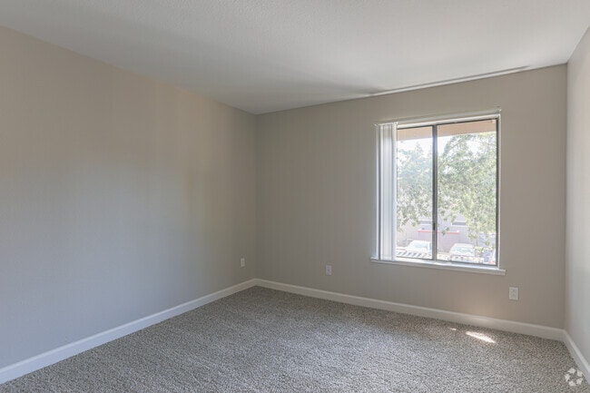 1BR, 1BA - 724 SF
