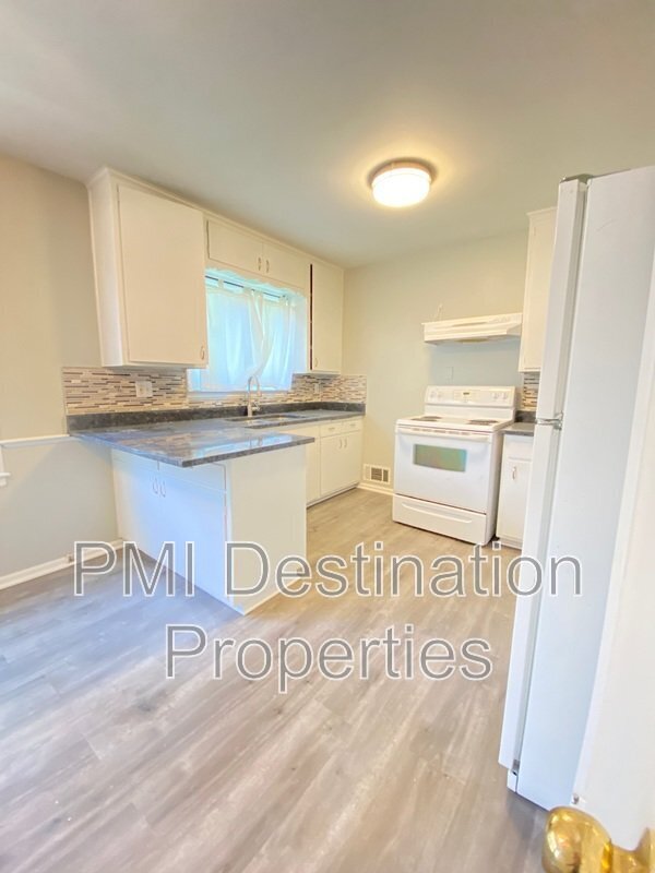 Photo - 6544 Metcalf Ave