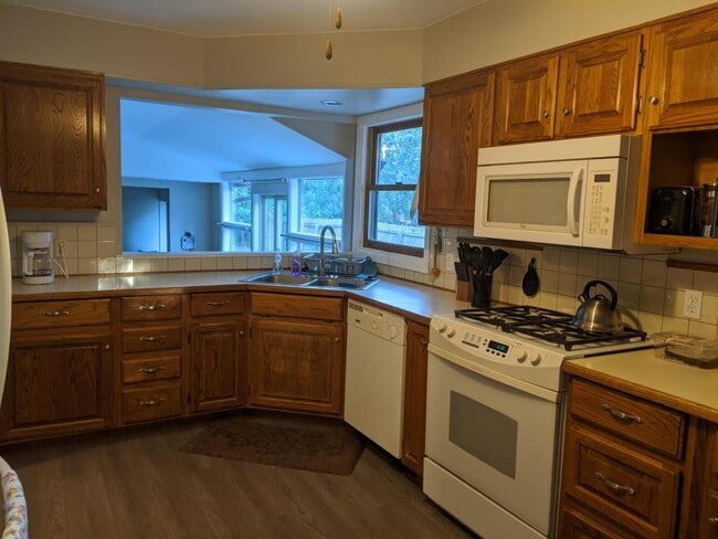 Photo - 770 Douglas Ave