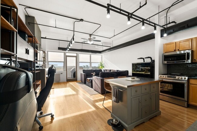 Photo - 500 S Clinton St Unit 624