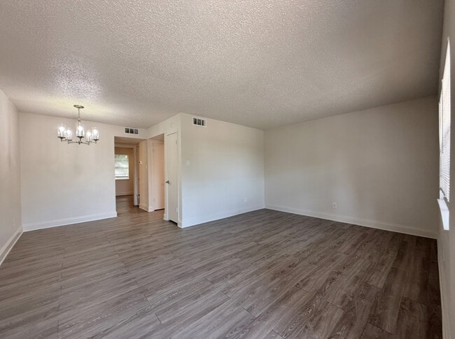 1 bedroom living room / dining room