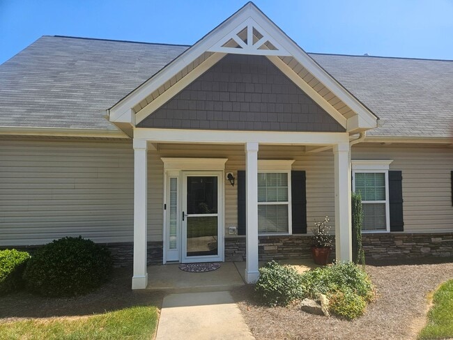 Photo - 216 Hawks Nest Cir