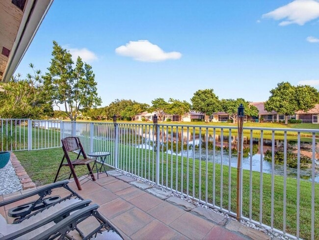 Photo - 233 W Coral Trace Cir