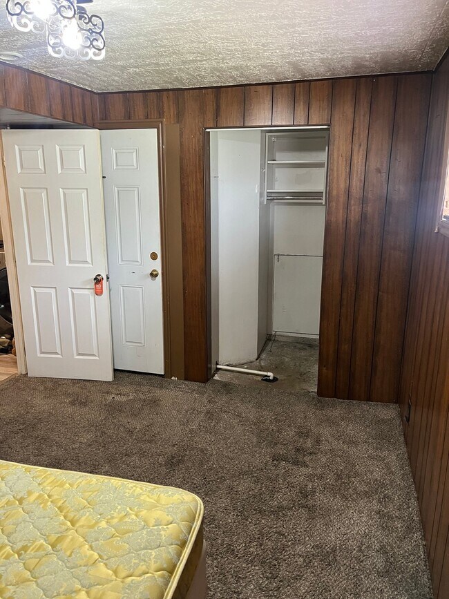 Photo - 765 RedMaple Rd E