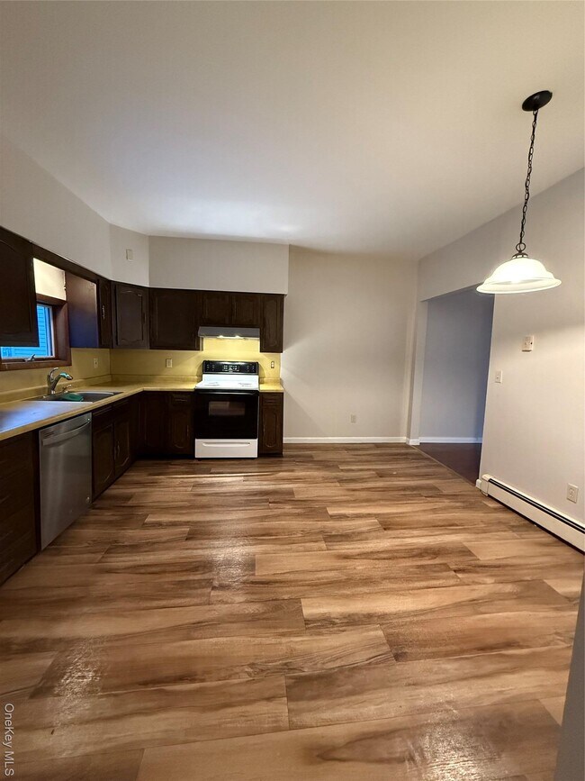 Photo - 90 W Main St